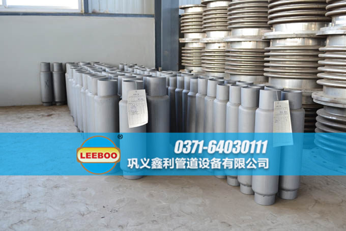 鑫利<a href=http://www.xixinlingfz.com target=_blank class=infotextkey>補(bǔ)償器</a>車間一角